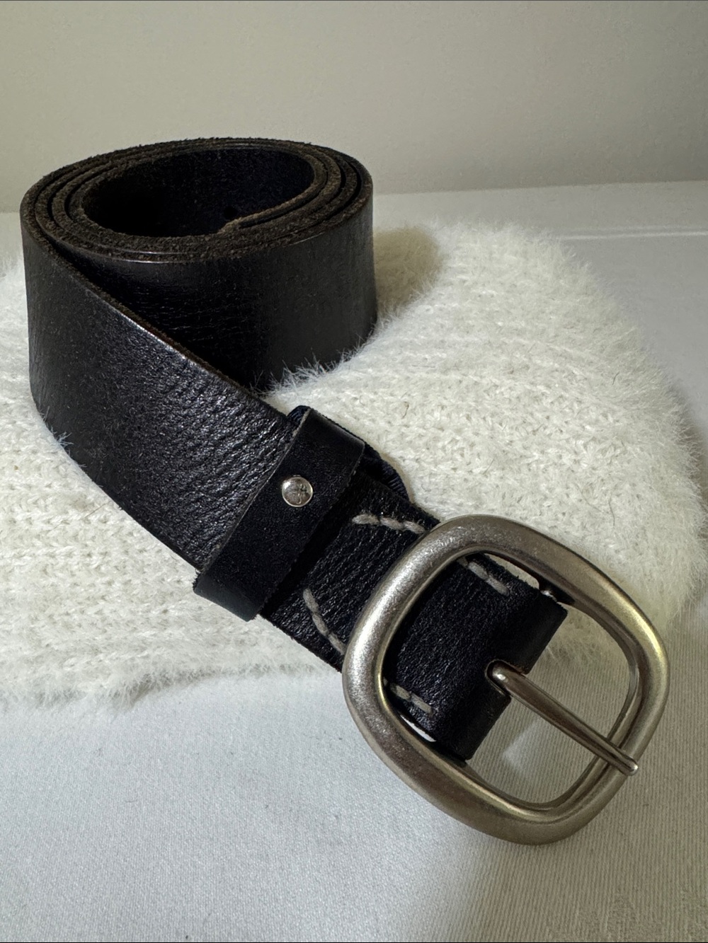 Vintage American Eagle Outfitters Black Leather Belt with Oval Silver Buckle